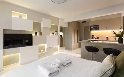 Renovated Apartment in Thessaloniki City Centre — 01